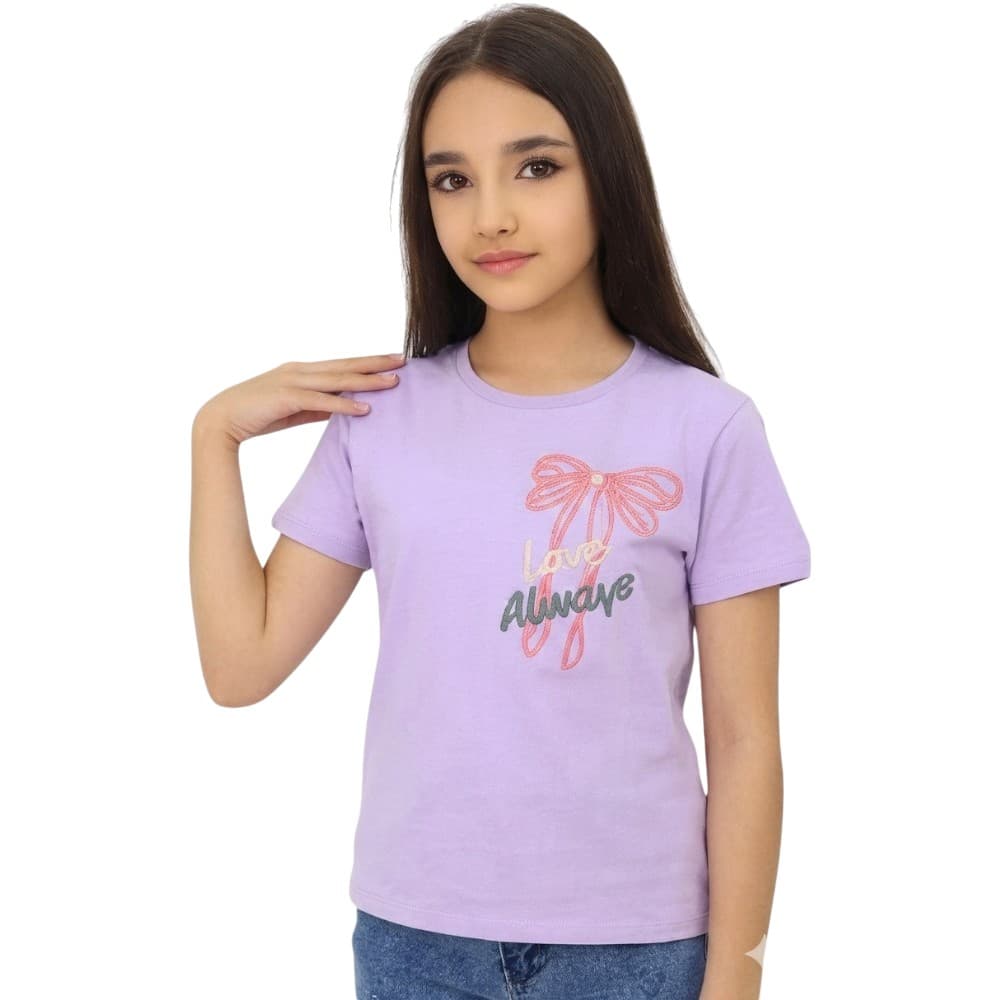 Üzerinde "Love Always" yazısı ve dekoratif bir fiyonk bulunan, 5-6-7-8 yaş kız çocuk tişörtü